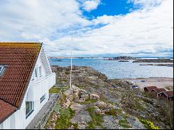 Classic villa with a unique location and stunning ocean views.