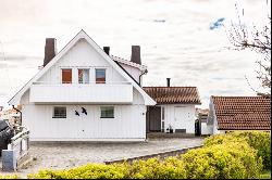 Classic villa with a unique location and stunning ocean views.