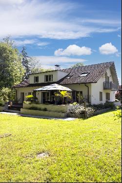 Idyllic 9  1/2-room family home in green surroundings