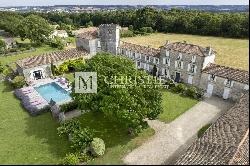 For sale: Authentic 18th-century estate with swimming pool in Angouleme