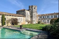 For sale: Authentic 18th-century estate with swimming pool in Angouleme