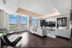 Luxurious Condo with Panoramic Views of the City