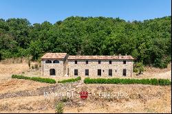 Umbria - COUNTRY HOUSE FOR SALE IN A PANORAMIC POSITION