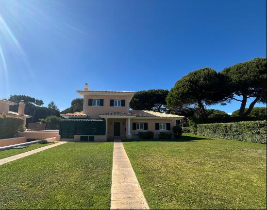 T4+1 Villa with Golf Views in the Prestigious Quinta da Marinha