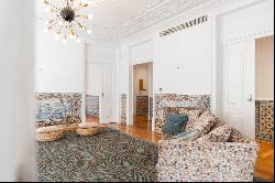 4 bedroom apartment with patio in Chiado with parking