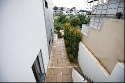 3-Bedroom House with Garden and Pool in Estoril