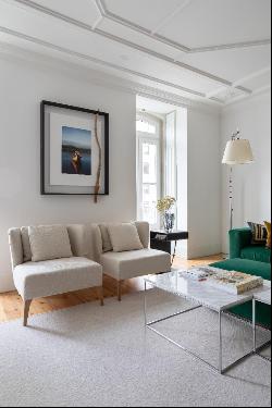 Sophisticated and Exclusive T2 Apartment at an Iconic Corner of Lisbon