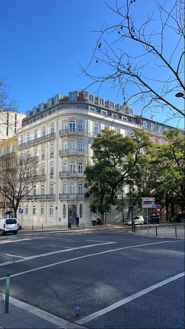 Sophisticated and Exclusive T2 Apartment at an Iconic Corner of Lisbon