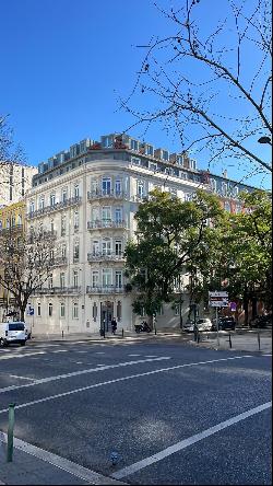 Sophisticated and Exclusive T2 Apartment at an Iconic Corner of Lisbon