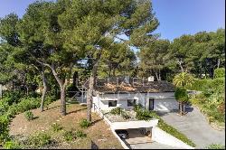 Near Cannes - Superb single-storey property with sea view