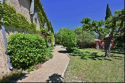 Agro-tourism property for events, approx. 15 ha with vineyards, 20 mins from Montpellier