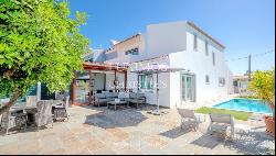 Renovated 4-bedroom villa with pool, for sale in Vilamoura, Algarve