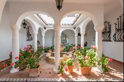 Traditional Andalusian family villa in Rocio de Nagules, Golden Mile