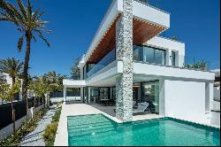 Impressive designer villa in Reserva del Chaparral, Mijas