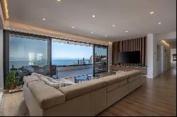 Penthouse with sea view and rooftop pool, historic city center, move in ready