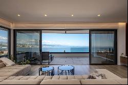 Penthouse with sea view and rooftop pool, historic city center, move in ready