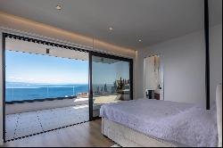 Penthouse with sea view and rooftop pool, historic city center, move in ready