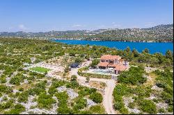 Charming stone villa on a spacious land plot - sibenik