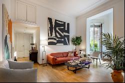 Exclusive apartment furnished with a mix of modern and Art Deco style - Via Canova