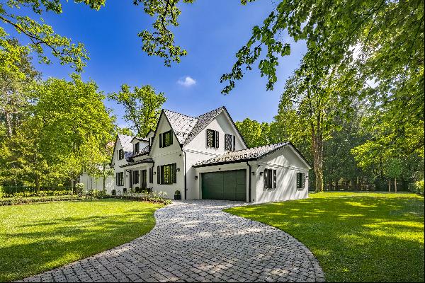 Luxurious villa estate in exquisite New England style with magnificent gardens