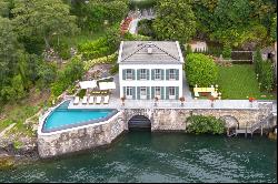 Prestigious 'pied-dans-l'eau' villa on Lake Como with infinity pool, dock and private boat