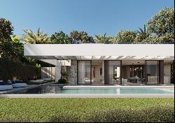 Modern and sophisticated front line golf villa in Nueva Andalucia