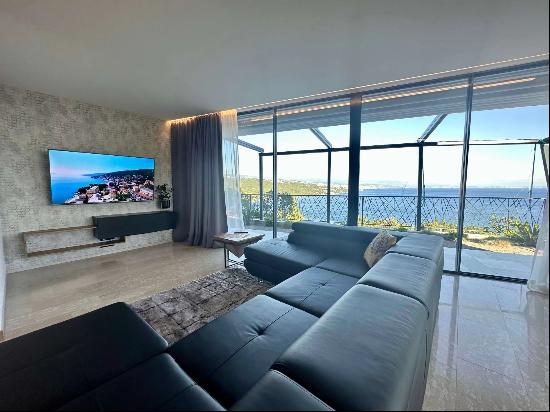 Modern duplex apartment with unobstructed sea view