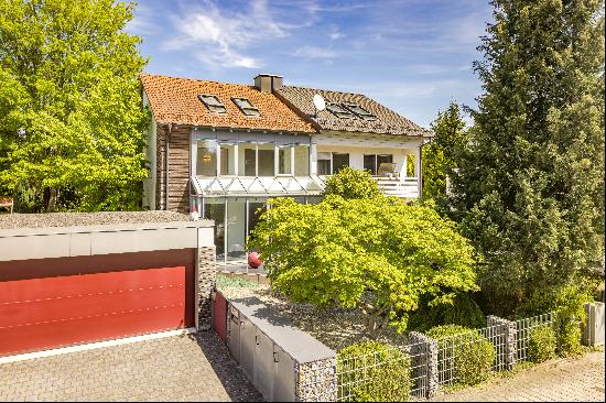 Family-friendly house with fireplace, sauna and garden