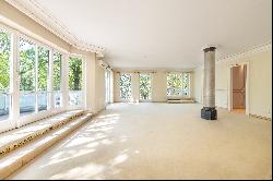 Living on one level: Spacious 316 m² villa foyer on the Gerner Canaletto