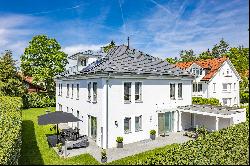 High-class family villa with solar-heated pool and large garden near Munich