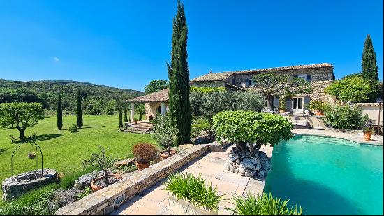 Superb stone property in the countryside - 2.7 ha of land with stunning views. North of Uz