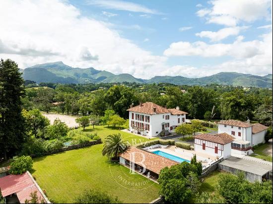 URRUGNE, EXCEPTIONAL PROPERTY WITH LAND OF MORE THAN 7.5 HA