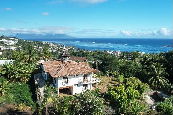 Tahiti - Colonial house to renovate ideally located