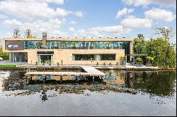 Ultra modern designer villa directly situated at the lake, Vinkeveense Plassen