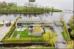 Ultra modern designer villa directly situated at the lake, Vinkeveense Plassen