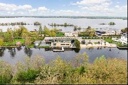 Ultra modern designer villa directly situated at the lake, Vinkeveense Plassen