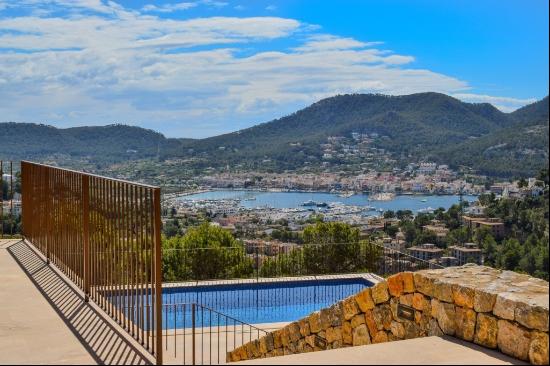 Impressive finca with harbour views for sale in Puerto de Andrai, Andratx 07157