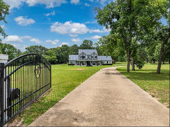 COUNTRY HOME FOR SALE ON 13 ACRES WITH POOL