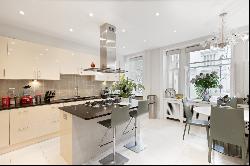 Bright four bedroom apartment in the heart of Kensington