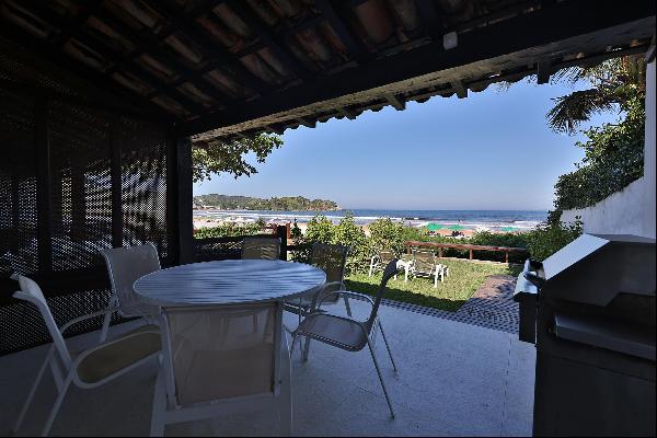 Beachfront duplex house on Geriba Beach in Buzios