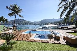 House in a gated community with sea view and marina near Ilha Grande