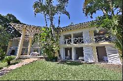 House in a gated community with sea view and marina near Ilha Grande