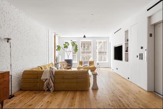 <div><div>Classic Soho Loft with Private Balcony</div></div><div> </div><div>Step into thi