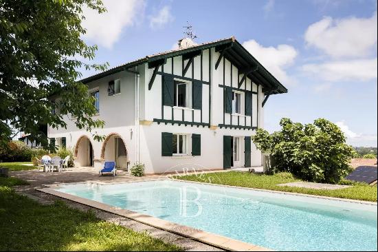 AHETZE, HOUSE OF 214 sqm WITH SWIMMING POOL