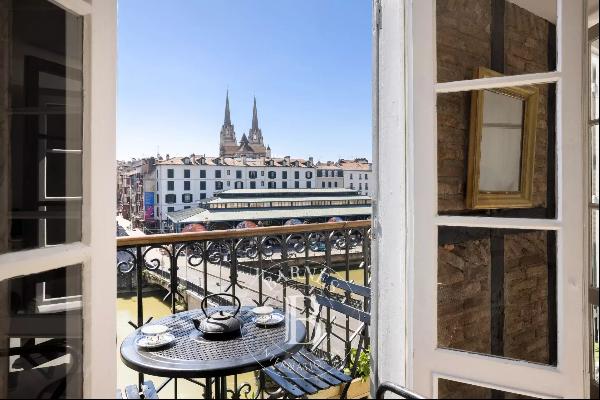 BAYONNE- HEART OF TOWN, APARTMENT WITH BALCONY, BEAUTIFUL VIEW ON THE RIVER