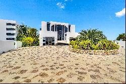 Exclusive Oceanfront Luxury Villa #3