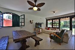 House on a 900 m² plot with pool in Geribá, just steps from the beach