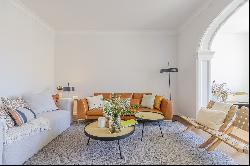 Impressive apartment in beautiful building completely restored.