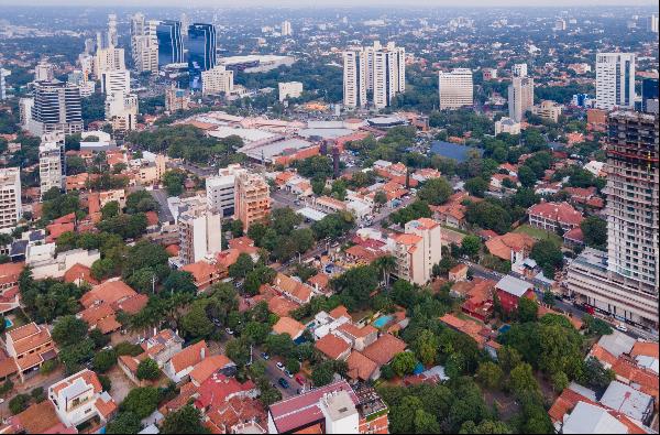 Terreno con estratégica ubicación en el Barrio Las Lomas