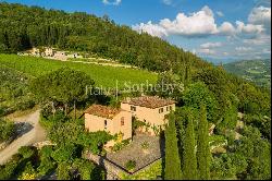 Splendid turn-key estate with winery, pool and a tennis court